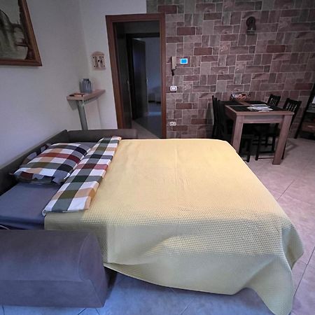 Appartamento Discovery Flat With Pool & Bikes Sirmione Esterno foto