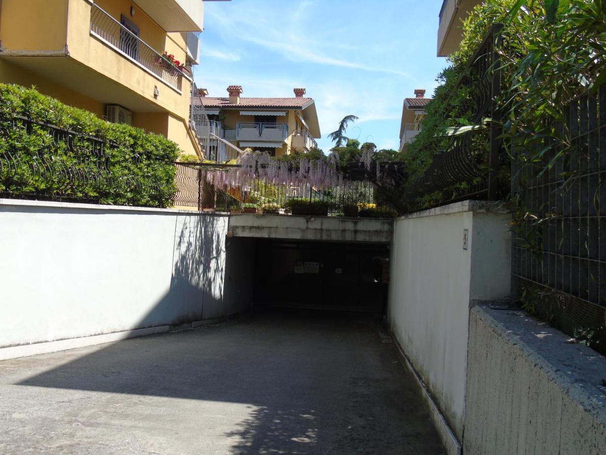 Appartamento Discovery Flat With Pool & Bikes Sirmione Esterno foto