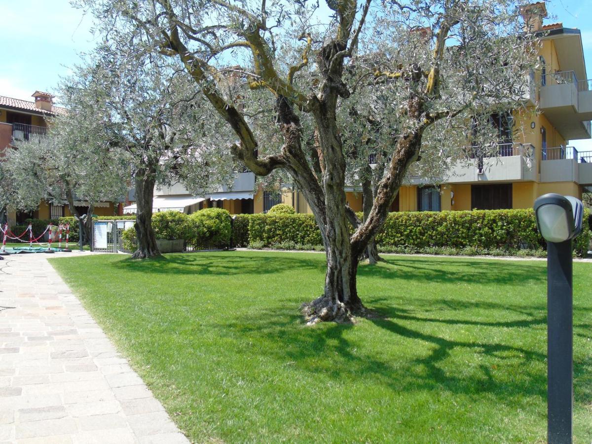 Appartamento Discovery Flat With Pool & Bikes Sirmione Esterno foto