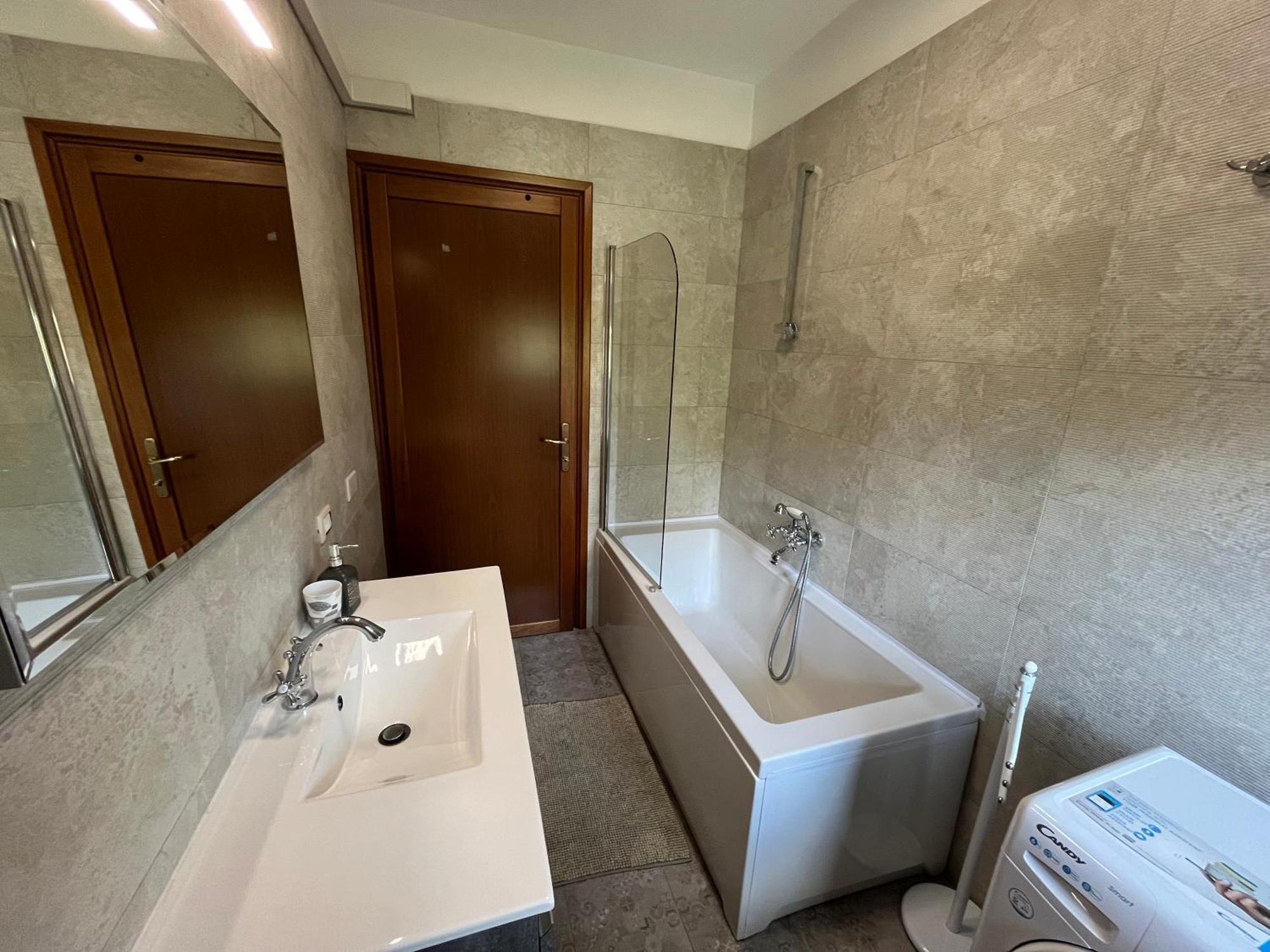 Appartamento Discovery Flat With Pool & Bikes Sirmione Esterno foto