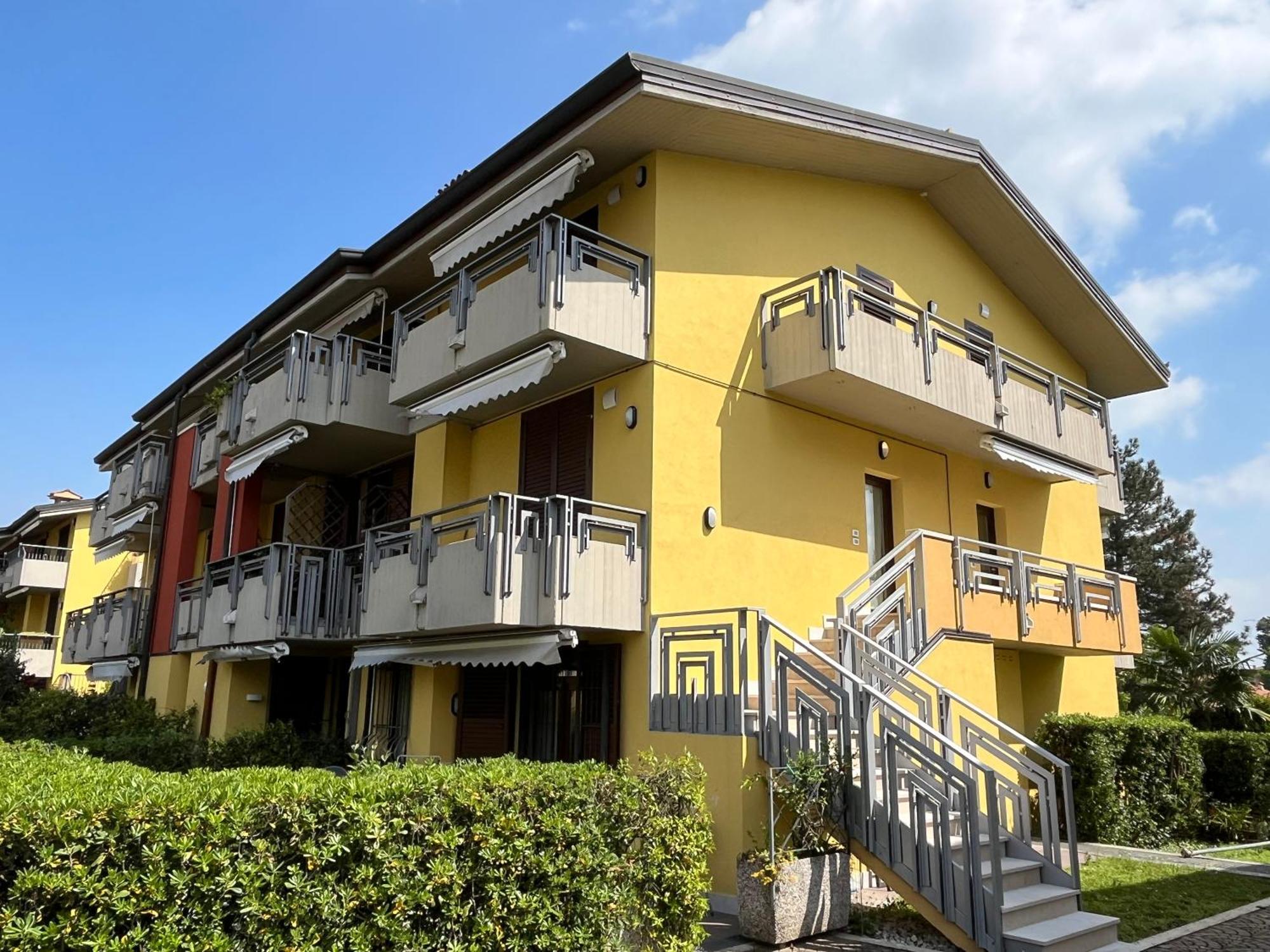 Appartamento Discovery Flat With Pool & Bikes Sirmione Esterno foto