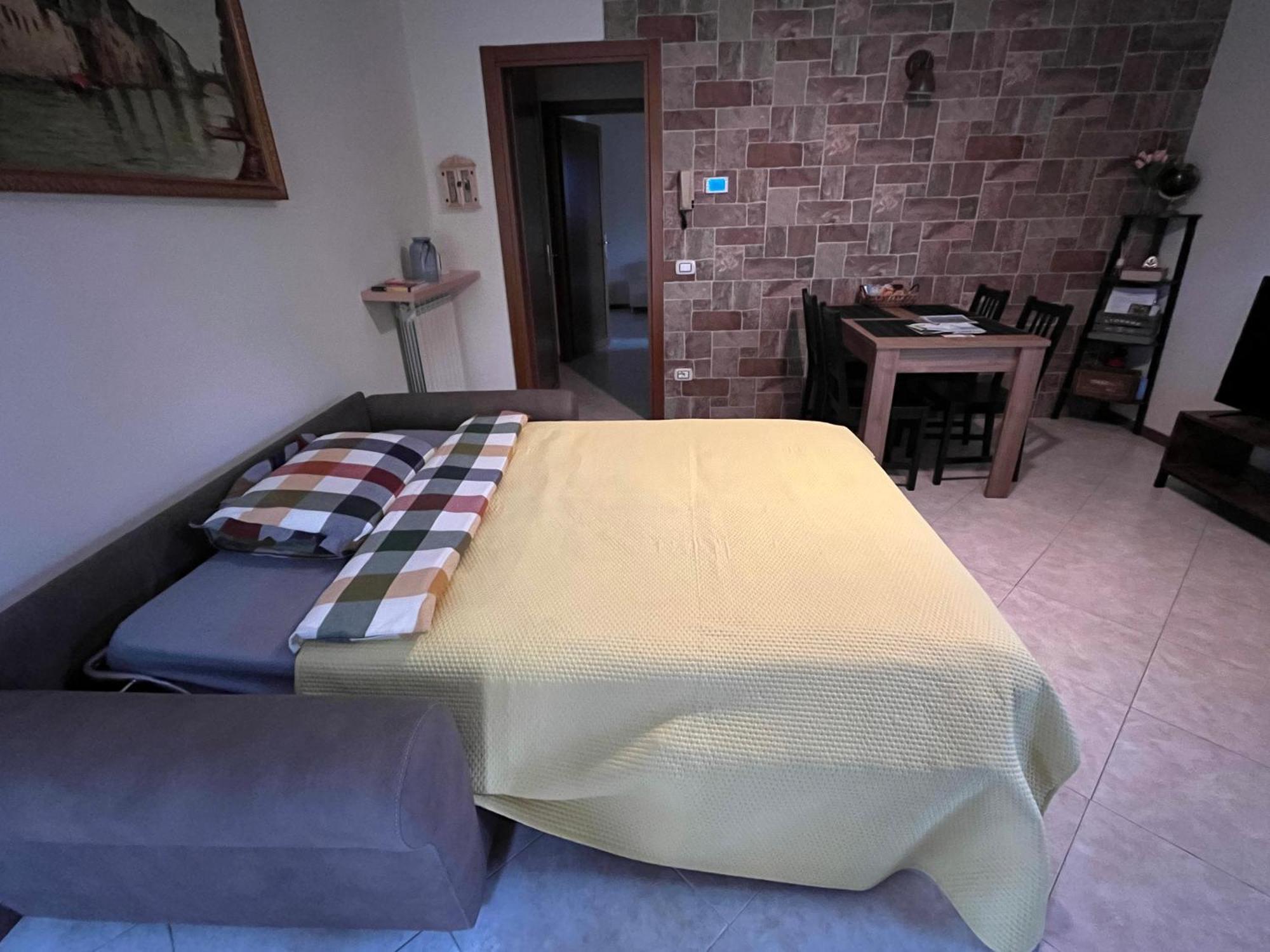 Appartamento Discovery Flat With Pool & Bikes Sirmione Esterno foto